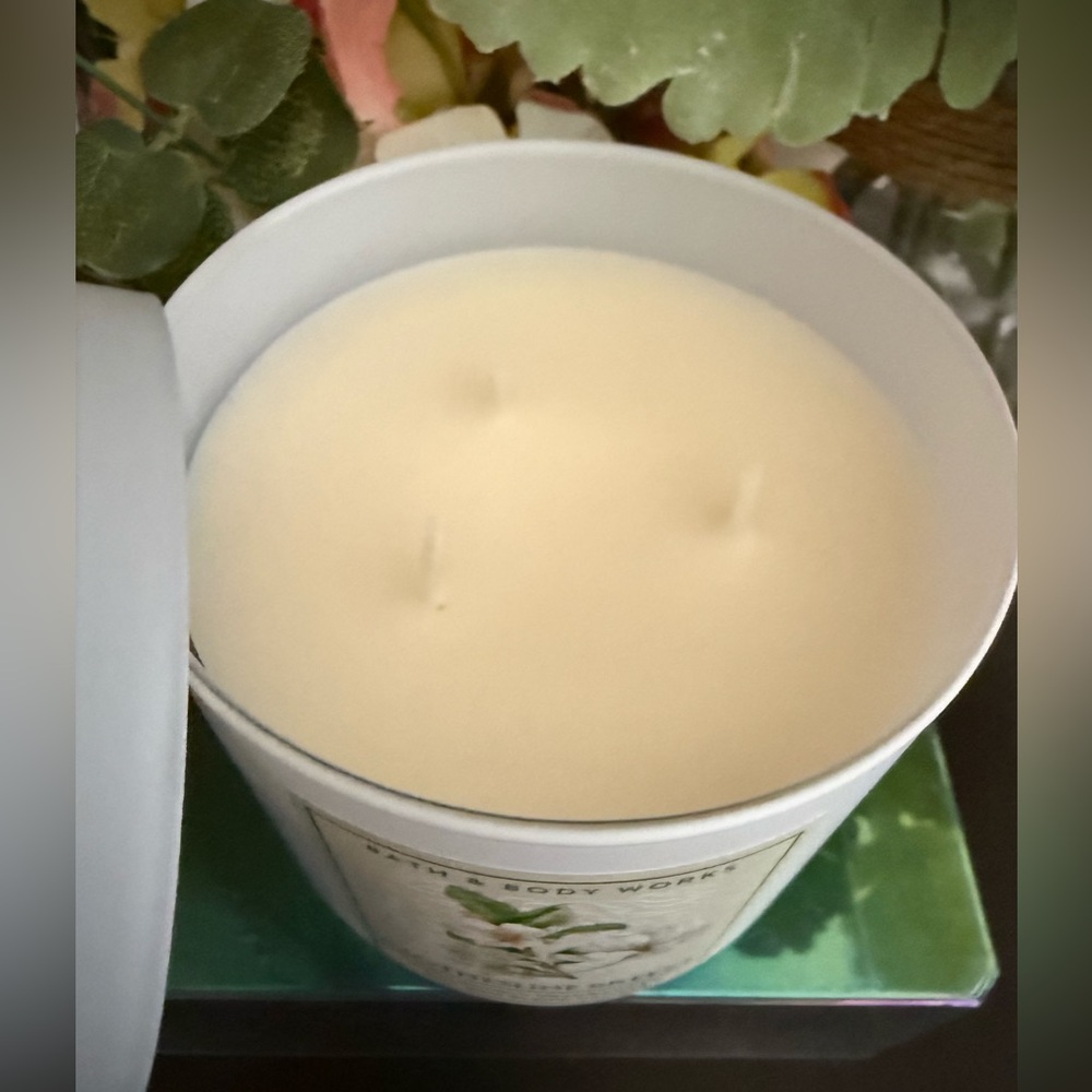 🆕🌬️ BATH & BODY WORKS “CLOTHESLINE BREEZE” 3-WICK CANDLE. NEW. SOY WAX BLEND - Picture 4 of 5